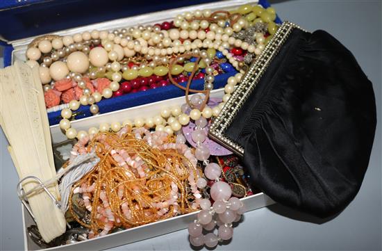 A quantity of mixed costume jewellery.